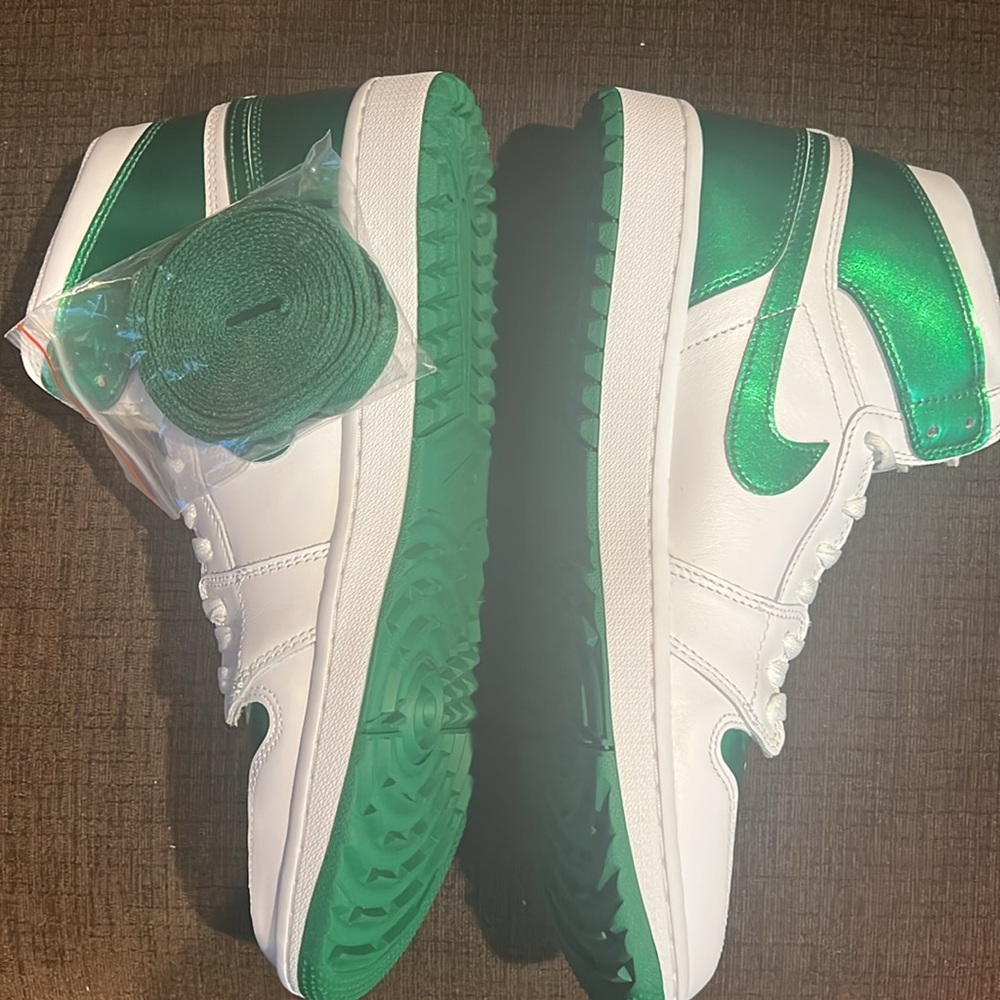 Air Jordan 1 High Golf White and Metallic Green Sneaker - Picture 10 of 11
